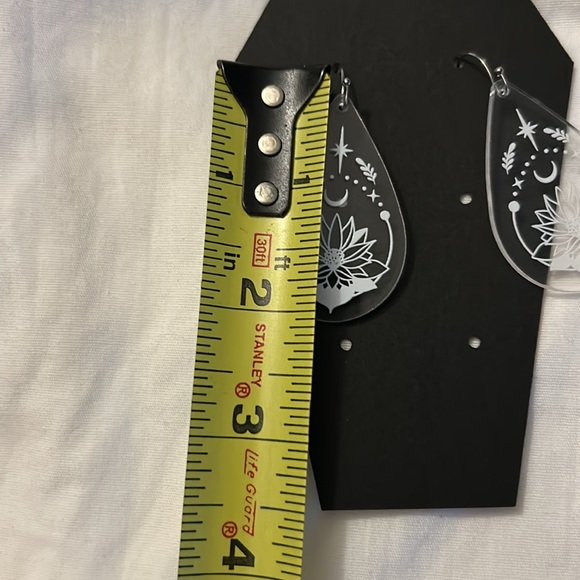 Clear acrylic earrings - Picture 7 of 7